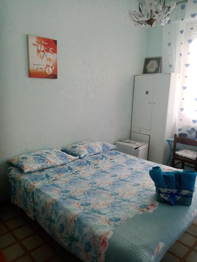 Bed and Breakfast Beb I Delfini Di Casa Paola Mascali Exterior foto