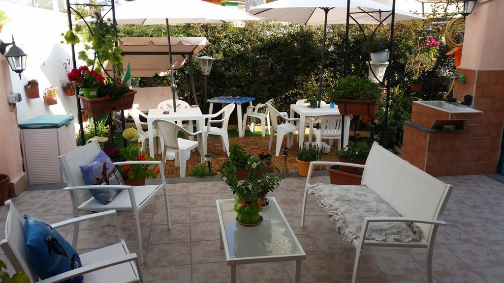 Bed and Breakfast Beb I Delfini Di Casa Paola Mascali Exterior foto