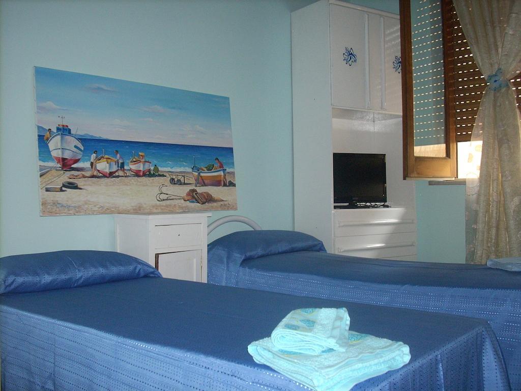 Bed and Breakfast Beb I Delfini Di Casa Paola Mascali Zimmer foto