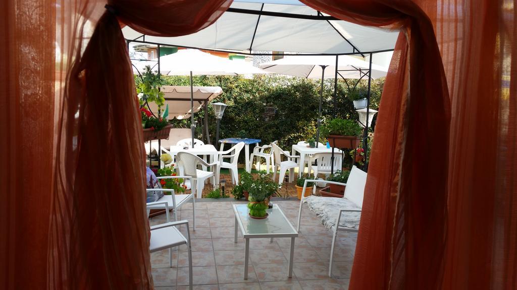 Bed and Breakfast Beb I Delfini Di Casa Paola Mascali Exterior foto