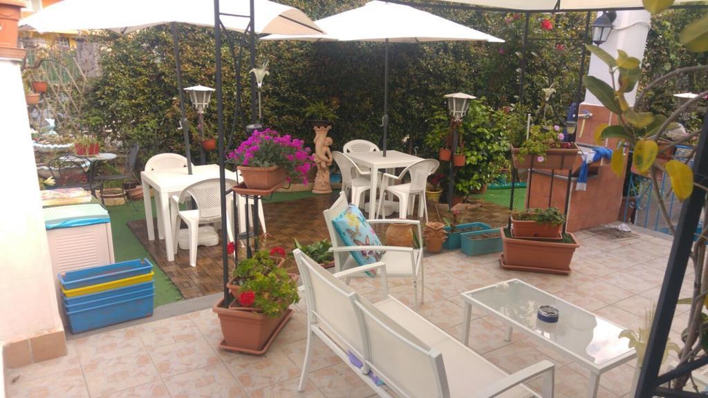 Bed and Breakfast Beb I Delfini Di Casa Paola Mascali Exterior foto