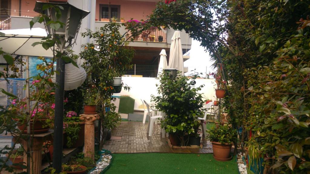 Bed and Breakfast Beb I Delfini Di Casa Paola Mascali Exterior foto